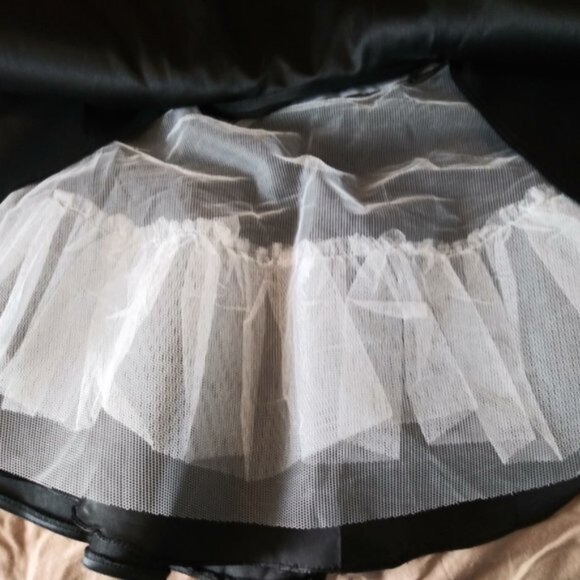 2 piece outfit (Top & Skirt) - Picture 4 of 7